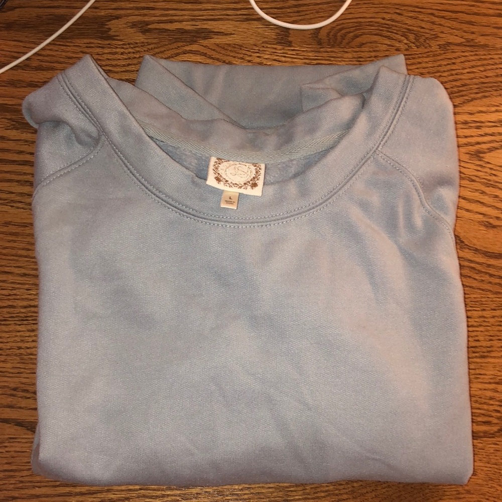 blue crew neck⭐️